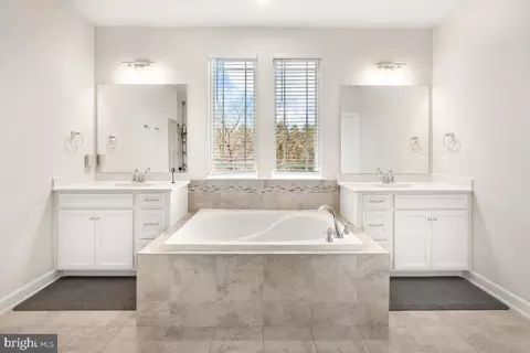 Bath - 5521 Hawk Ridge Rd, Frederick, MD 21704 photo 1 of 4