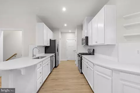 Entry Way - 6129 Dock St, Frederick, MD 21703 photo 4 of 5