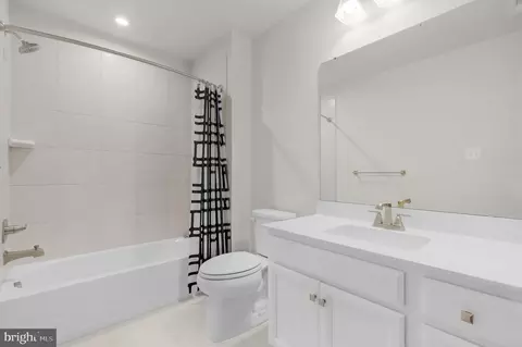 Bath - 6129 Dock St, Frederick, MD 21703 photo 2 of 3