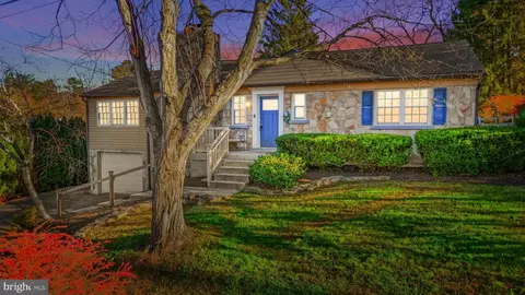 709 N Warfield Dr, Mount Airy, MD 21771