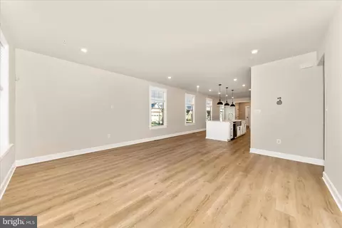 Living - 413 Bucklebury Ln, Frederick, MD 21702 photo 4 of 6