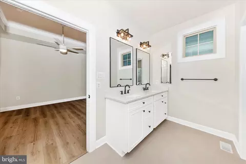Entry Way - 413 Bucklebury Ln, Frederick, MD 21702 photo 8 of 11