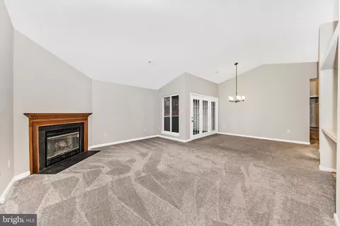 Living - 2149 Wainwright Ct #2C, Frederick, MD 21702 photo 2 of 9