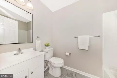Bath - 2149 Wainwright Ct #2C, Frederick, MD 21702 photo 2 of 4