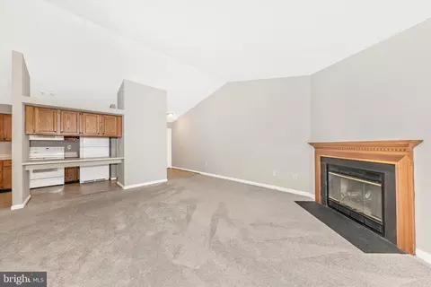 Living - 2149 Wainwright Ct #2C, Frederick, MD 21702 photo 4 of 9