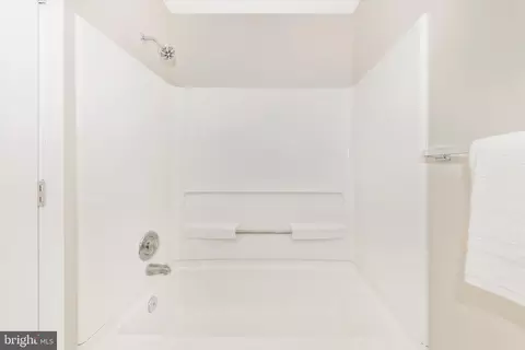 Bath - 2149 Wainwright Ct #2C, Frederick, MD 21702 photo 3 of 4