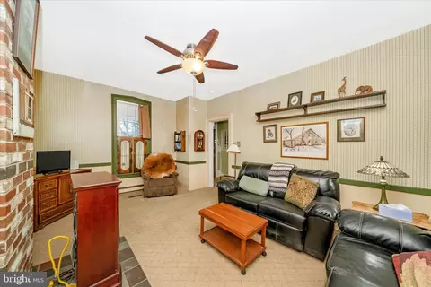 Living - 6710 Ford Rd, Frederick, MD 21702 photo 5 of 6