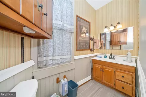 Bath - 6710 Ford Rd, Frederick, MD 21702 photo 1 of 3