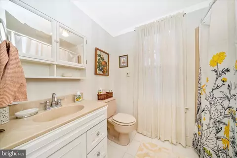 Bath - 6710 Ford Rd, Frederick, MD 21702 photo 3 of 3