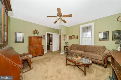 Living - 6710 Ford Rd, Frederick, MD 21702 photo 2 of 6