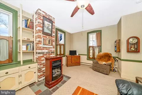 Living - 6710 Ford Rd, Frederick, MD 21702 photo 6 of 6