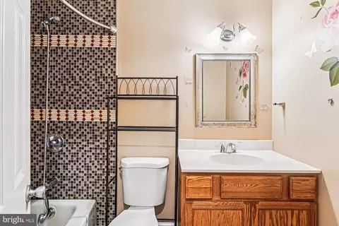 Bath - 417 White Oak Pl, Frederick, MD 21701 photo 1 of 4