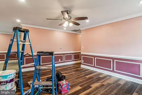Living - 417 White Oak Pl, Frederick, MD 21701 photo 4 of 5