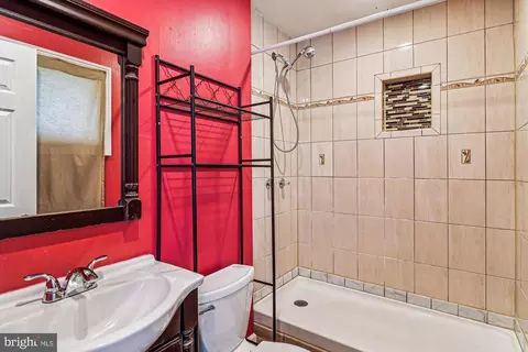 Bath - 417 White Oak Pl, Frederick, MD 21701 photo 3 of 4