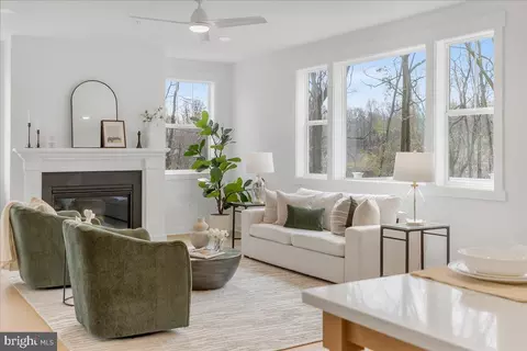 Living - 5417 Reeder Ln, Frederick, MD 21702 photo 2 of 4