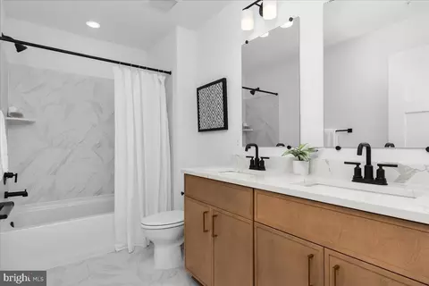 Bath - 5417 Reeder Ln, Frederick, MD 21702 photo 4 of 4
