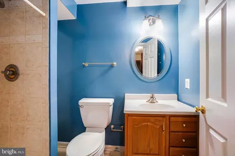 Bath - 2112 Bear Creek Ct, Frederick, MD 21702 photo 3 of 3