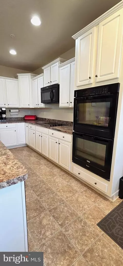 Kitchen - 1900 Crestone Dr, Frederick, MD 21702 photo 2 of 4