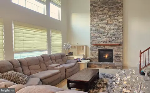 Entry Way - 1900 Crestone Dr, Frederick, MD 21702 photo 13 of 19