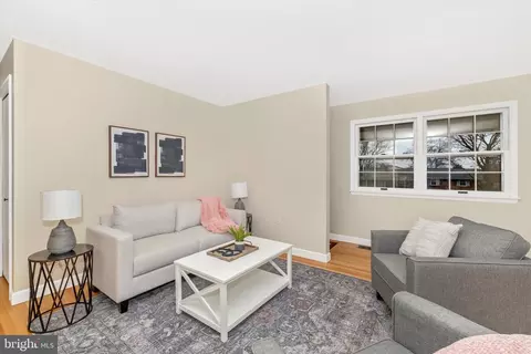 Living - 8116 Broadview Dr, Frederick, MD 21701 photo 3 of 4