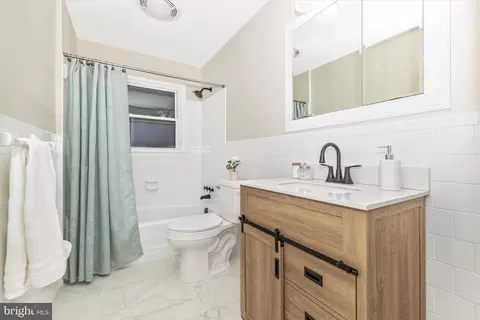 Bath - 8116 Broadview Dr, Frederick, MD 21701 photo 1 of 1