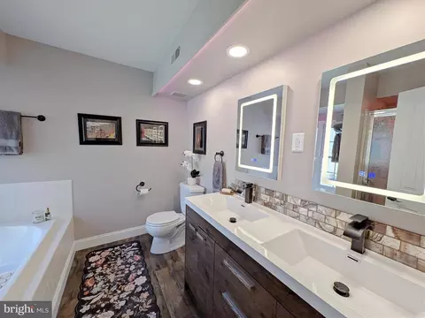Bath - 820 Dunbrooke Ct, Frederick, MD 21701 photo 1 of 6