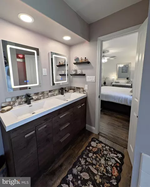 Bath - 820 Dunbrooke Ct, Frederick, MD 21701 photo 5 of 6