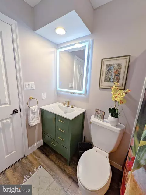 Bath - 820 Dunbrooke Ct, Frederick, MD 21701 photo 3 of 6