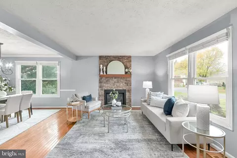 Living - 8117 Arrowhead Ct, Frederick, MD 21702 photo 2 of 3