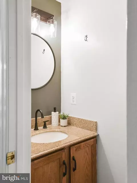 Bath - 8117 Arrowhead Ct, Frederick, MD 21702 photo 2 of 7