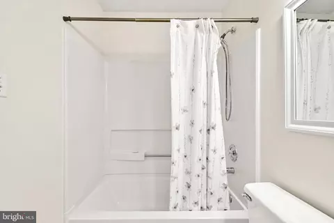 Bath - 8117 Arrowhead Ct, Frederick, MD 21702 photo 5 of 7