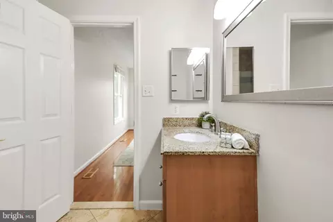 Entry Way - 8117 Arrowhead Ct, Frederick, MD 21702 photo 4 of 8