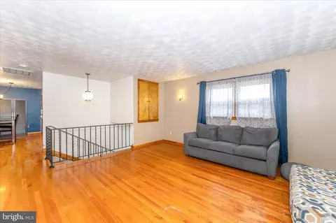 Living - 6015 Keyser Ln, Frederick, MD 21702 photo 3 of 3
