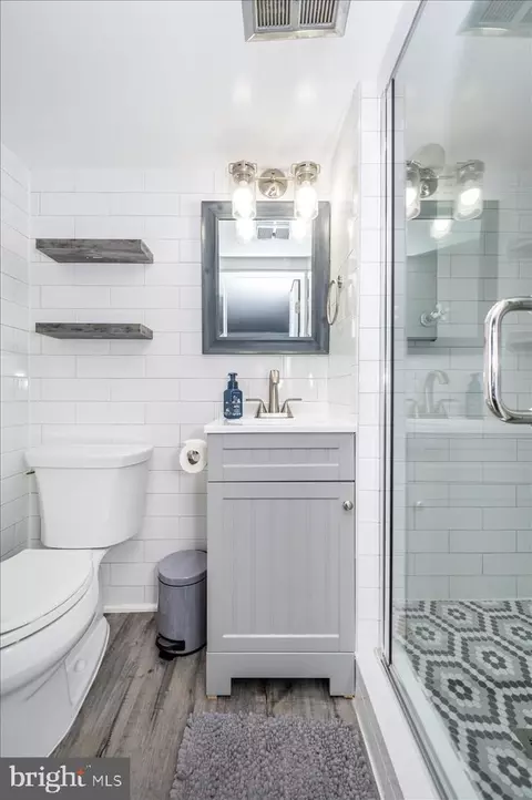 Bath - 6015 Keyser Ln, Frederick, MD 21702 photo 3 of 5