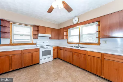 Kitchen - 6015 Keyser Ln, Frederick, MD 21702 photo 3 of 3