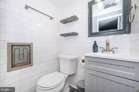 Bath - 6015 Keyser Ln, Frederick, MD 21702 photo 1 of 5