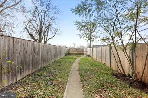 Exterior - 20 7th St, Frederick, MD 21701 photo 3 of 5