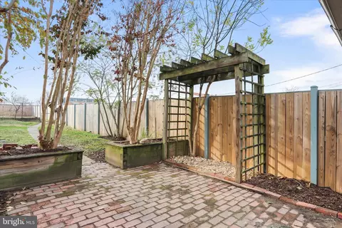 Exterior - 20 7th St, Frederick, MD 21701 photo 1 of 5