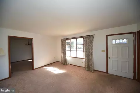 Living - 8206 Falstone Ct, Frederick, MD 21702 photo 2 of 3