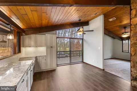 Entry Way - 3230 Basford Rd, Frederick, MD 21703 photo 2 of 5