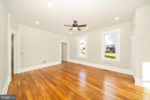 Living - 6 E 8 E B St, Brunswick, MD 21716 photo 6 of 6