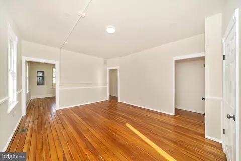 Living - 6 E 8 E B St, Brunswick, MD 21716 photo 3 of 6