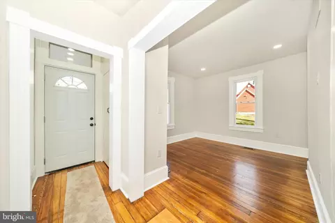 Entry Way - 6 E 8 E B St, Brunswick, MD 21716 photo 2 of 2