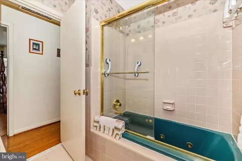 Bath - 710 Wyngate Dr, Frederick, MD 21701 photo 3 of 3