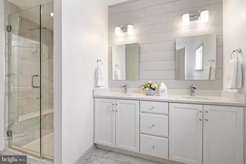 Bath - 924 Lindley Rd, Frederick, MD 21701 photo 1 of 3