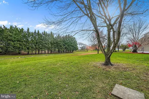 Exterior - 6909 Baron Ct, Frederick, MD 21703 photo 4 of 6