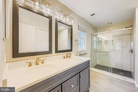 Bath - 6909 Baron Ct, Frederick, MD 21703 photo 2 of 4