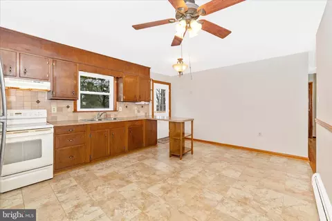Kitchen - 10223 Liberty Rd, Frederick, MD 21701 photo 5 of 6