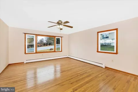 Living - 10223 Liberty Rd, Frederick, MD 21701 photo 2 of 8