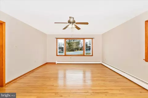 Living - 10223 Liberty Rd, Frederick, MD 21701 photo 3 of 8